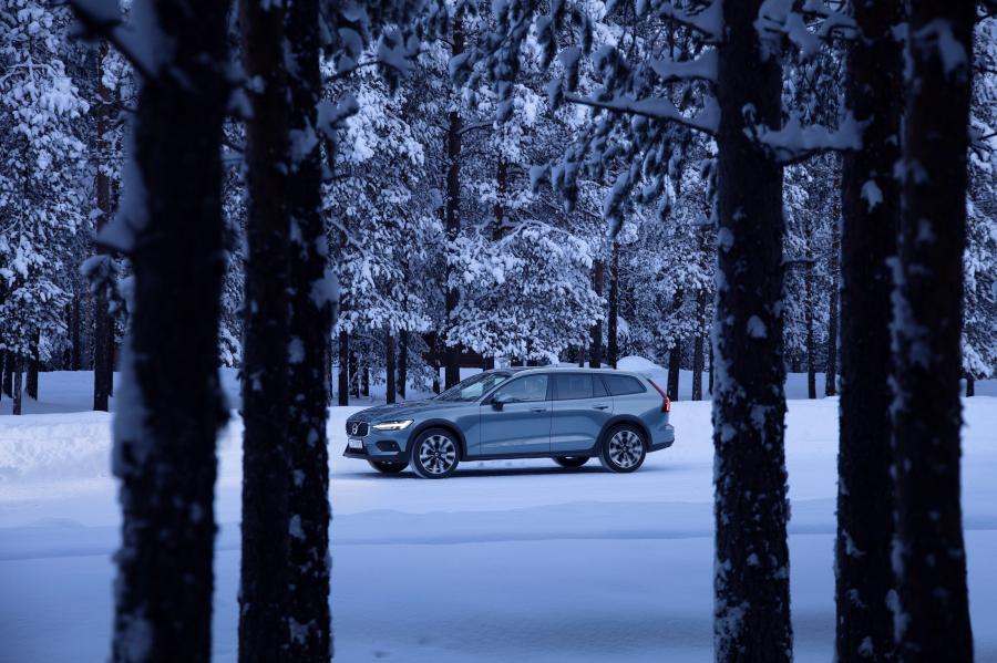  Volvo V60 T5 Cross Country 2018 года  (WW) (фото 38 из 44)